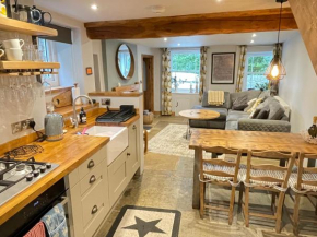 Weavers Cottage, Tideswell, sleeps 6, dog friendly